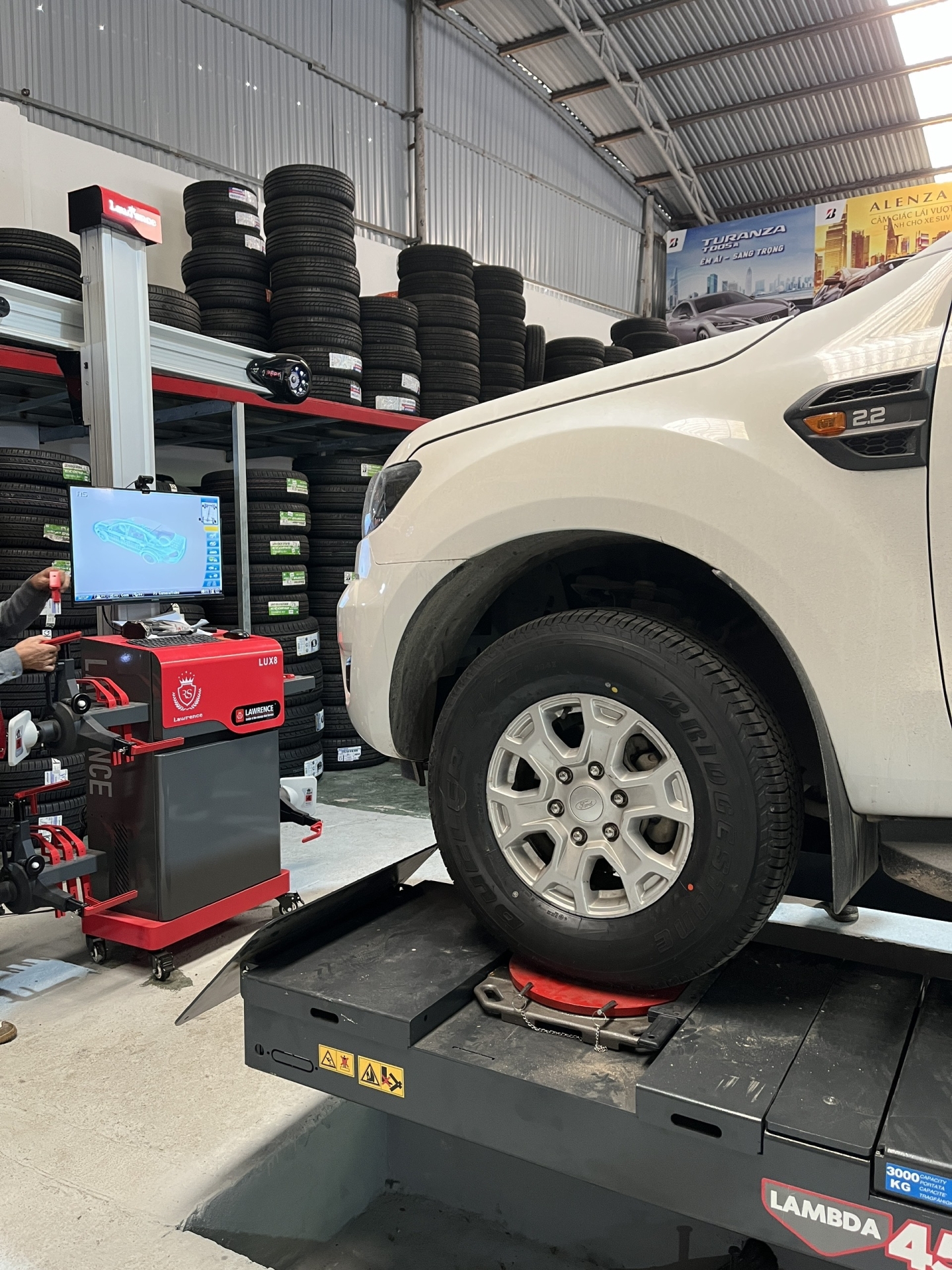 Cân chỉnh độ chụm thước lái dòng SUV bán tải tại Thái Bình